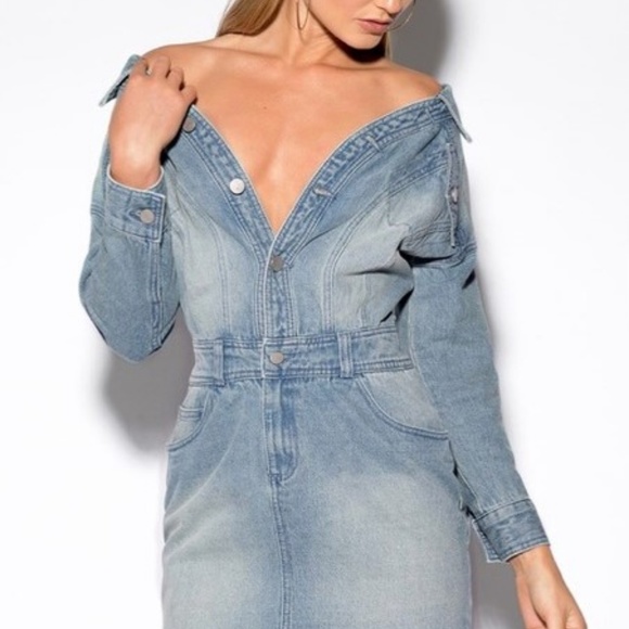 Rebecca Stella Dresses & Skirts - Rebecca Stella Off Shoulder White WashDenim Dress